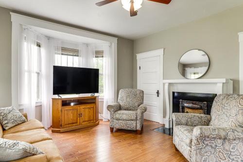 Petersburg House | 6 Mi to Rabbit Hash Rural Home with 2 Porches