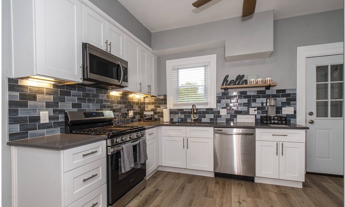 Detroit - Shoreway House | 6 Min from Stadium -NEWLY Renovated Ohio City Gem