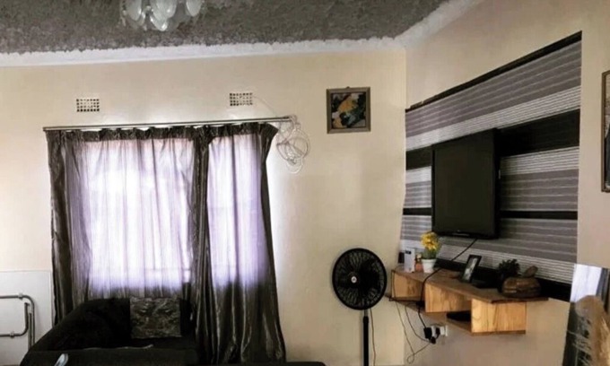 Maun Apartment | 6 minutes drive to the airport,with a work area