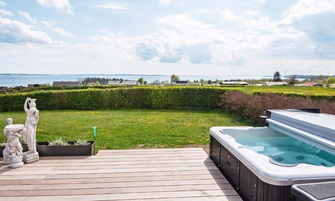 Ronde House | 6 person holiday home in R nde