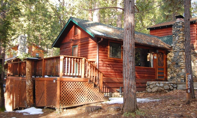 North Wawona Cabin | (6) Squirrel's Nest at The Redwoods In Yosemite