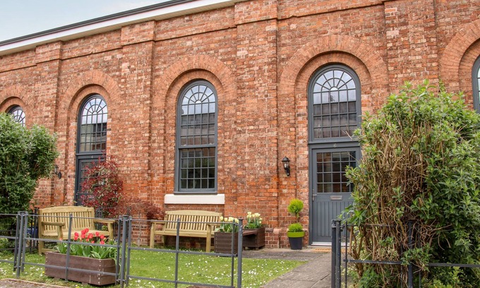 Shrewsbury Cottage | 6 THE ENGINE SHED, family friendly, with a garden in Shrewsbury