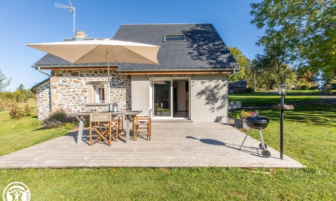 Saint-Sauves-d'Auvergne House | 60 m² Gîte ∙ 1 bedroom ∙ 2 guests