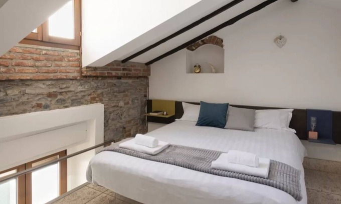 Como City Centre Apartment | 60 m² Apartment ∙ 1 bedroom ∙ 2 guests
