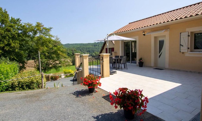 Auriac-du-Perigord House | 60 m² Gîte ∙ 2 bedrooms ∙ 4 guests