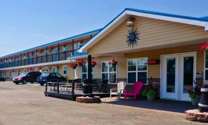 Shediac Hotel | 60 m² Motel ∙ 2 bedrooms ∙ 5 guests