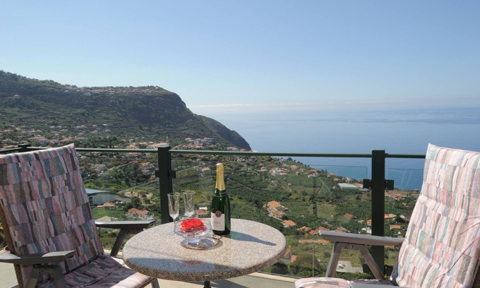 Arco da Calheta House | 60 sqm apartment with 2 bedrooms and fantastic sea views