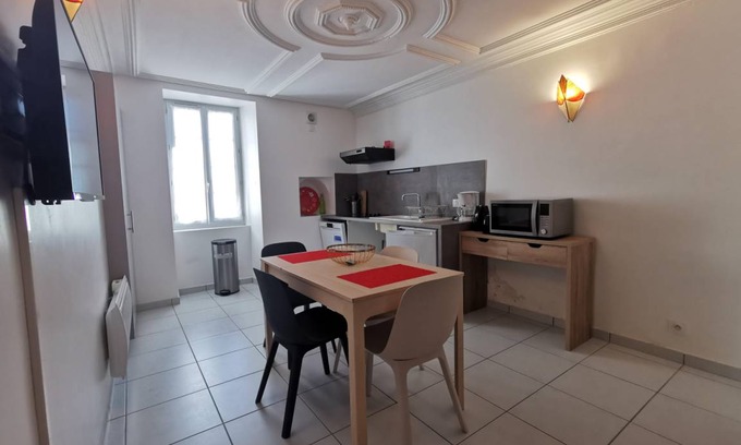 Claret House | 62 m² Gîte ∙ 1 bedroom ∙ 2 guests