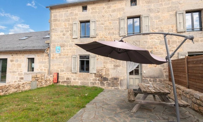 Albaret-le-Comtal House | 65 m² Gîte ∙ 2 bedrooms ∙ 6 guests