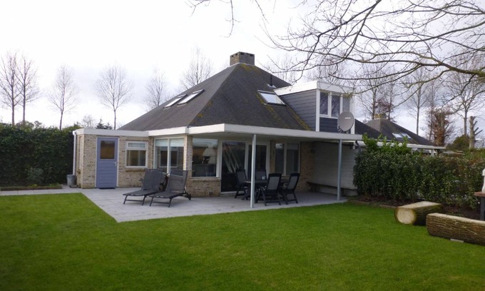Stavenisse House | 65 m² House ∙ 2 bedrooms ∙ 5 guests
