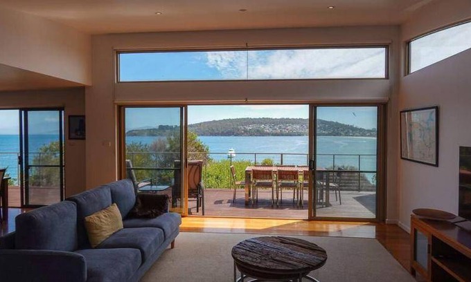 Primrose Sands House | 669 m² House ∙ 3 bedrooms ∙ 5 guests
