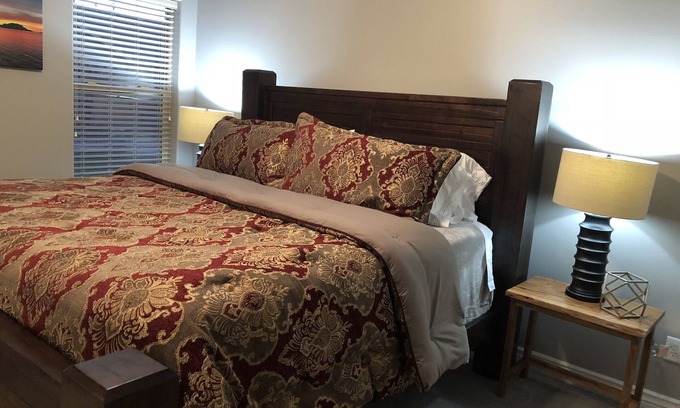 Cedar City House | 6BR/4BA Dual-Townhome Sleeps 12 Near Zion & Shakespeare Festival