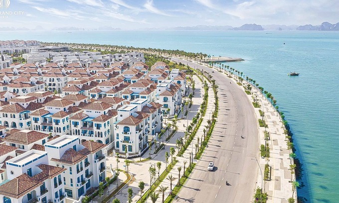 Bai Chay Villa | 6BR 5.5bth NEW Villa - 1min walk to beachfront - Tour arrangement