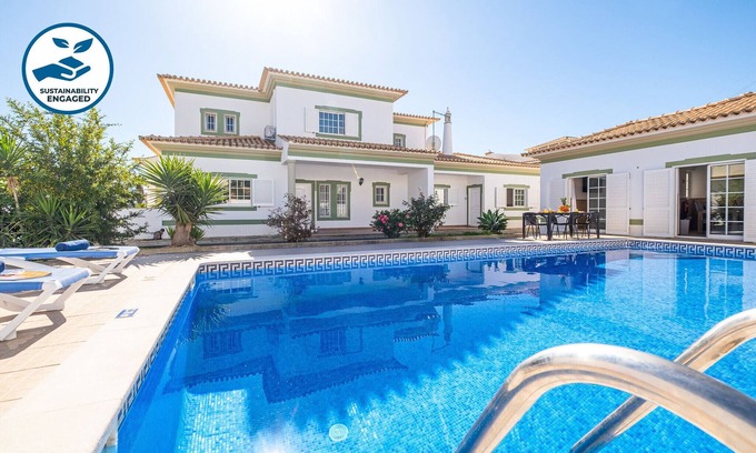 Albufeira Villa | 6BR + Annex, BBQ & Private Pool in Albufeira