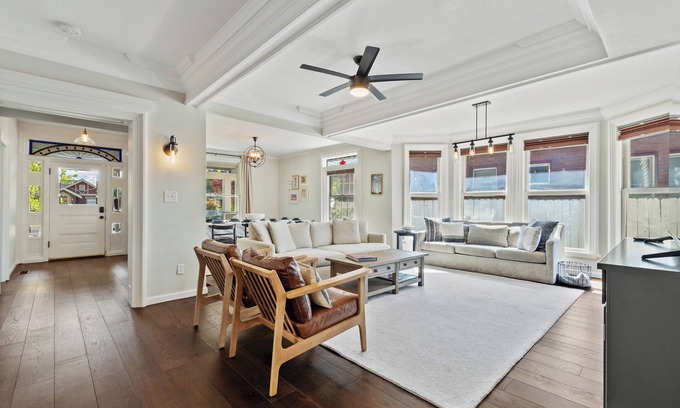 Old Southwest House | 6BR Midtown Escape - Perfect for Groups, Sleeps 12