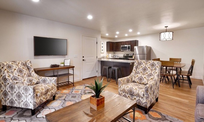 Moab South Valley Condo | 6D Moab RedCliff Condo Pet Friendly Pool and Hot Tub