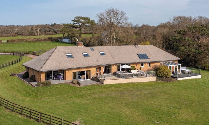 Cardigan Cottage | 7 bedroom accommodation in Llangoedmor near Cardigan
