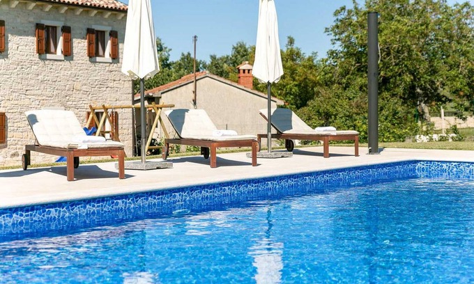 Krculi House | 7 bedroom accommodation in Zminj