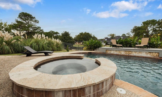 Atascocita House | 7-BR Lakeside Bliss Pool & Spa 30 Mins Downtown SG1