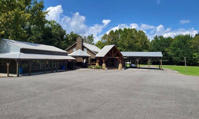 Guntersville House | 7. gorgeous creekfront lodge