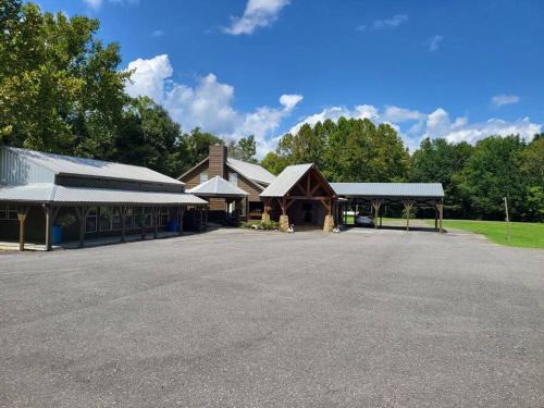 Guntersville Ski Chalet | 7. gorgeous creekfront lodge