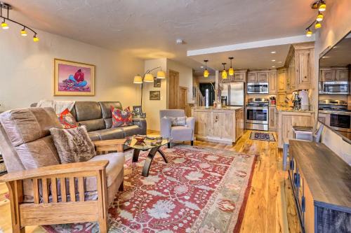 Bridgepoint House | 7 Mi to Ski Waterfront Townhome in Frisco!