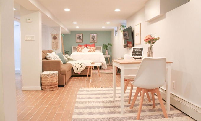 Queens House | 7 Min to Train- New Modern Lower-Level Studio-20 Min to Manhattan