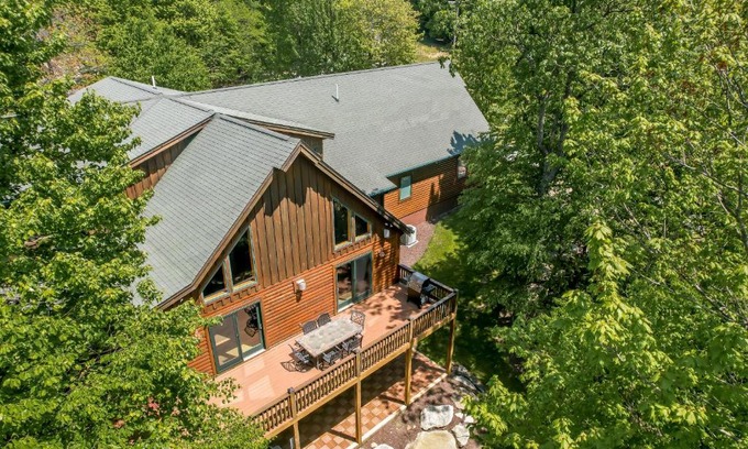 Mountainside House | 7 mins to Wisp New Hot tub Modern Cabin with Huge Media Room Fire Pit