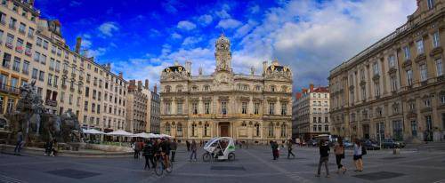 8th Arrondissement Apartment | 70 m² Apartment ∙ 2 bedrooms ∙ 8 guests