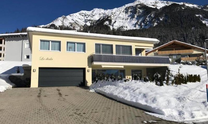 Lantsch-Lenz Apartment | 73 m² Apartment ∙ 2 bedrooms ∙ 6 guests