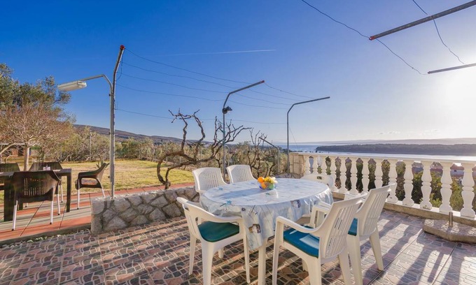 Punat Apartment | 73 m² Apartment ∙ 2 bedrooms ∙ 5 guests