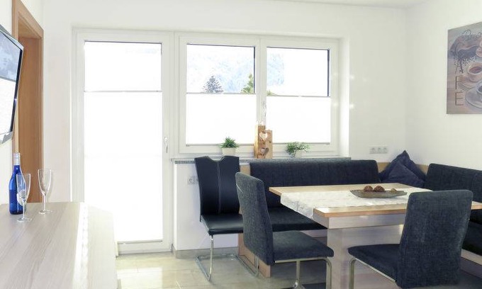Ramsau im Zillertal Apartment | 75 m² Apartment ∙ 3 bedrooms ∙ 6 guests