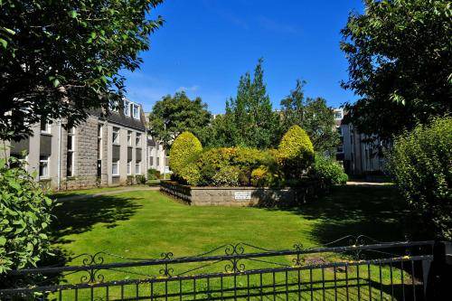 Aberdeen West End Apartment | 75 m² Apartment ∙ 2 bedrooms ∙ 5 guests