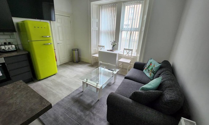 Dundee Apartment | 75 m² Apartment ∙ 3 bedrooms ∙ 5 guests