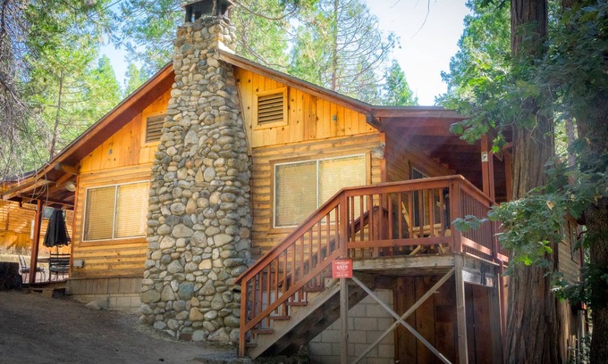 North Wawona Cabin | (76) Howard's Retreat at The Redwoods In Yosemite