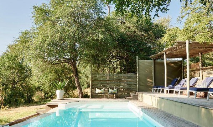 Victoria Falls Cabin | 777 m² Lodge ∙ 3 bedrooms ∙ 20 guests