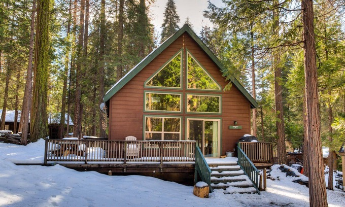 North Wawona Cabin | (7S) Wawona Chalet at The Redwoods In Yosemite