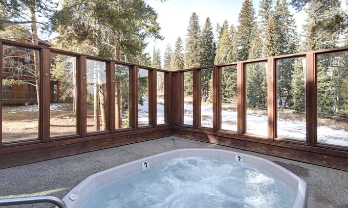 Four O'Clock Condo | 7th Nt Free! On Trails - Ski-in/out. Balcony/Elevator/Garage. Complex Pool/Spa