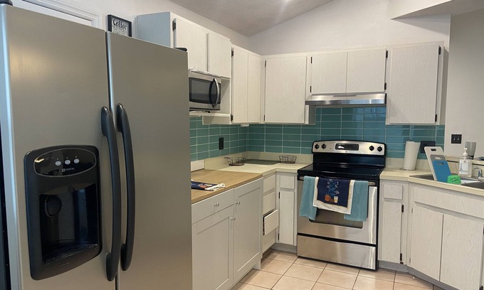 Carrollwood House | 8+Beds!10+guest!Centrally Located!Family neighborhood! Up to 4 parking spaces:)