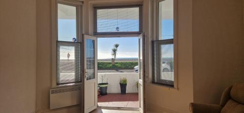 Worthing Apartment | 8 Claydon Court