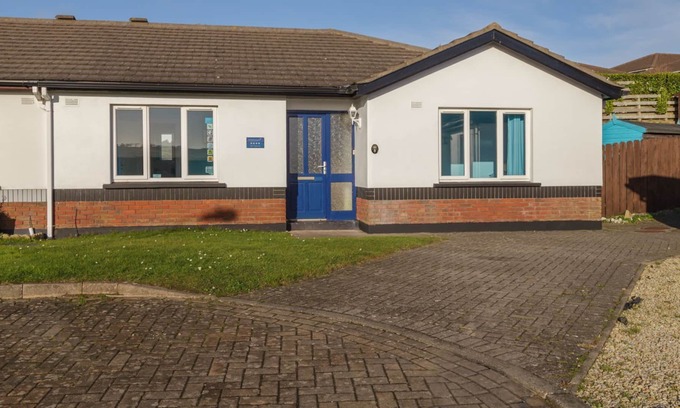 Port Erin House | 8 Links Close is a self-catering single level house, located close to the centre Port Erin.