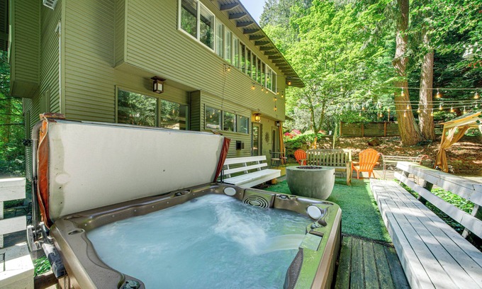 Mercer Island Apartment | 8 Mi to Dtwn Seattle: Pet-Friendly Apt w/Hot Tub