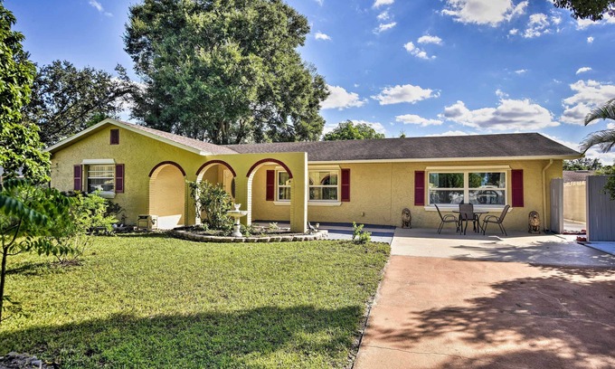 Pine Castle Apartment | 8 Mi to Universal: Orlando Studio w/Fire Pit!