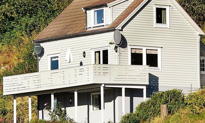 Hyllestad House | 8 person holiday home in Sørbøvåg