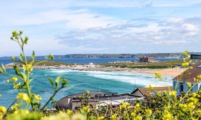 Newquay Cottage | 8 Spinnakers - Sea and coastal views, close to Fistral Beach, Lift, dog friendly and parking
