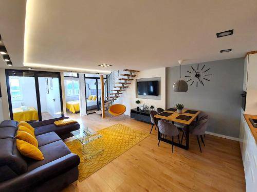 Wesoła Zachod Apartment | 80 m² Apartment ∙ 3 bedrooms ∙ 9 guests