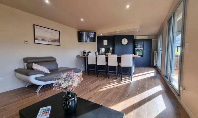 Saint-Chamond Apartment | 80 m² Apartment ∙ 2 bedrooms ∙ 4 guests
