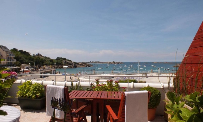 Tregastel Hotel | 80 m² Hotel ∙ 8 guests