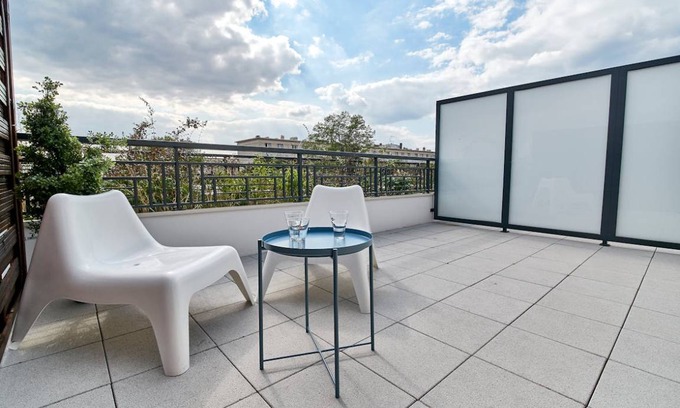 Maisons-Alfort Resort | 80 m² Private room ∙ 1 bedroom ∙ 1 guest