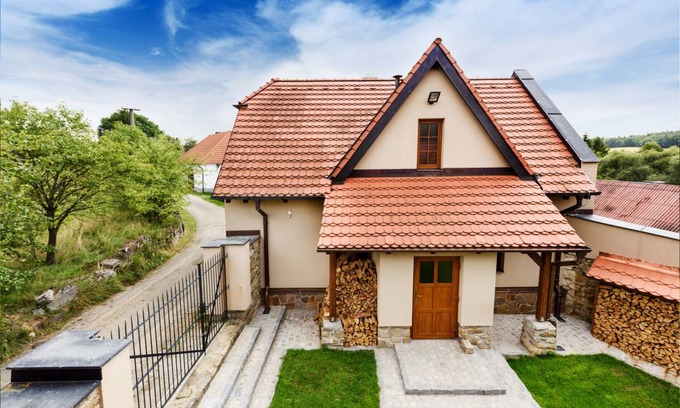Varvazov Villa | 80 m² Villa ∙ 2 bedrooms ∙ 5 guests